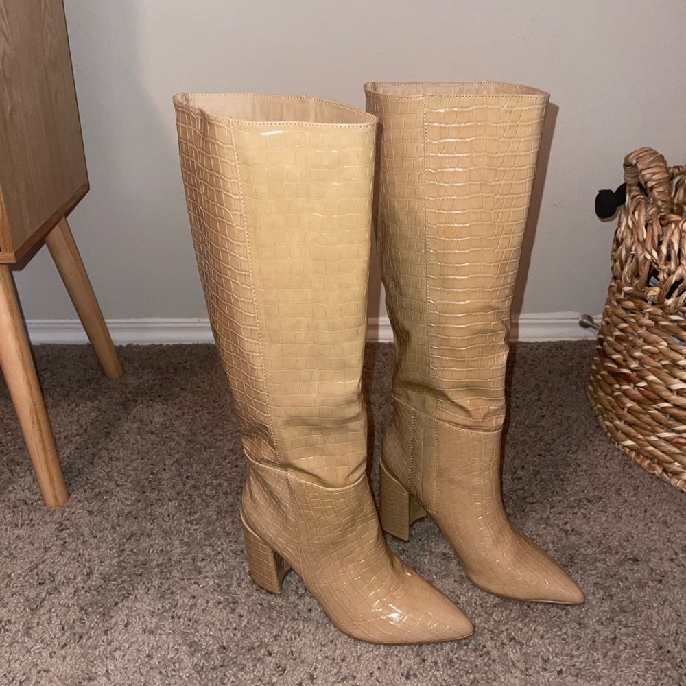 Lulu’s tan snake skin boots - Picture 1 of 1
